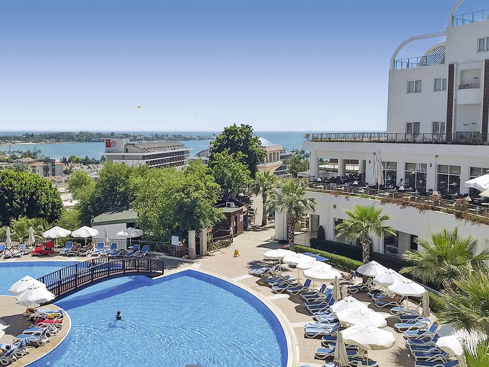 Ein Foto vom Pool im Side Prenses Resort & Spa