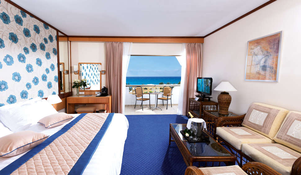 Een foto van Constantinou Bros Athena Royal Beach Hotel