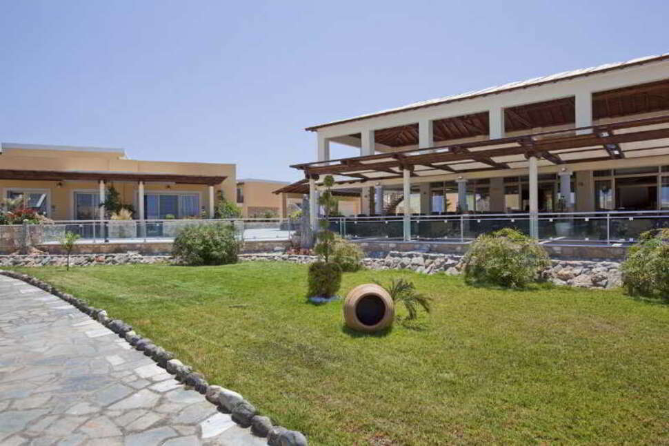 Een foto van de buitenkant van Natura Village Hotel & Spa
