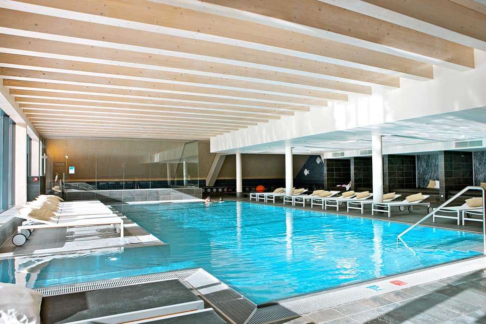 Een foto van het zwembad bij Falkensteiner Hotel Sonnenalpe