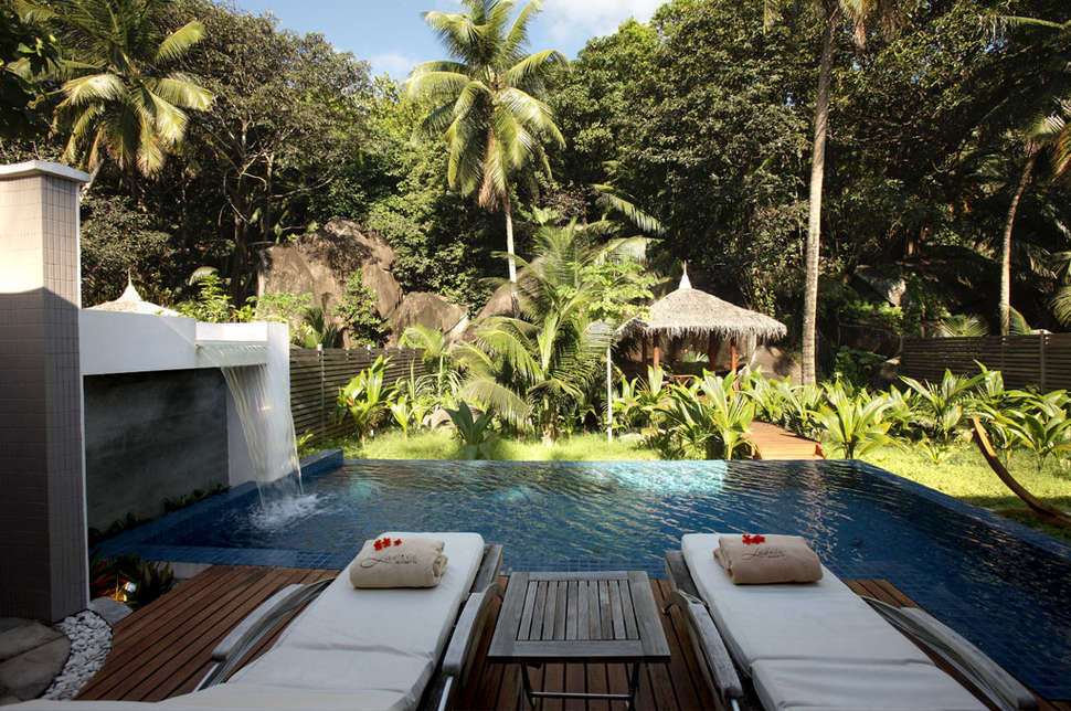 Een foto van het zwembad bij Hilton Seychelles Labriz Resort & Spa