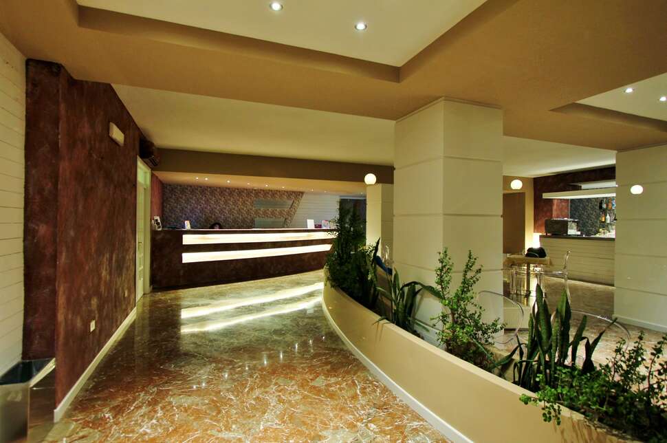 Een foto van het interieur van Hotel Baia Azzurra