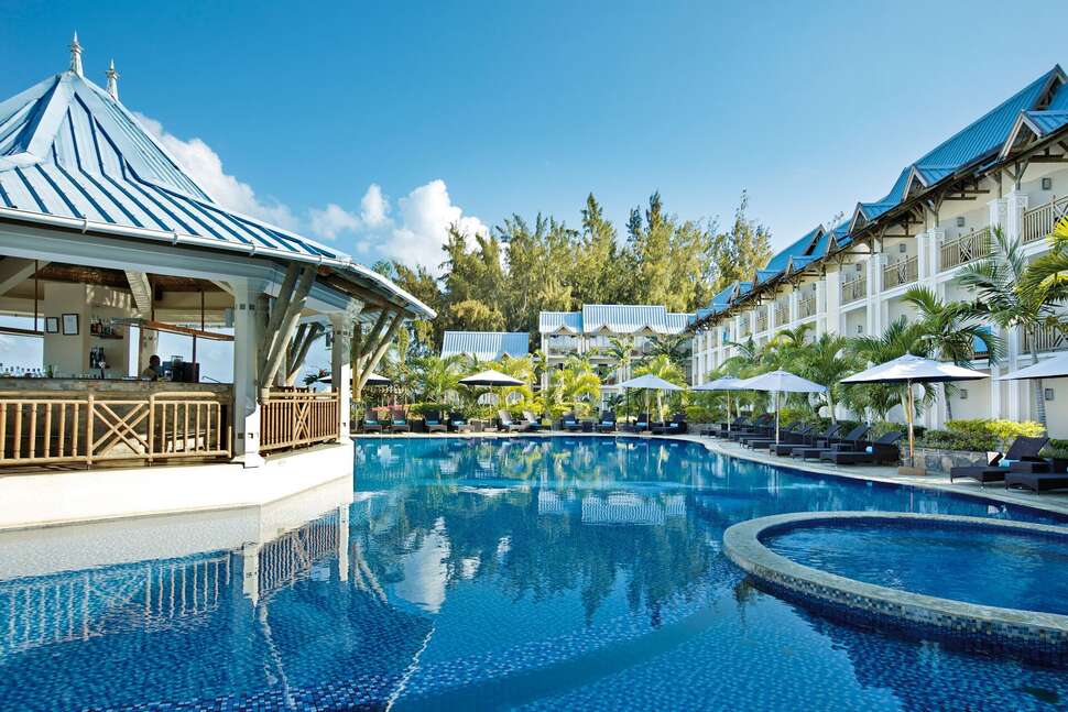 Ein Foto vom Pool im Pearle Beach Resort & Spa