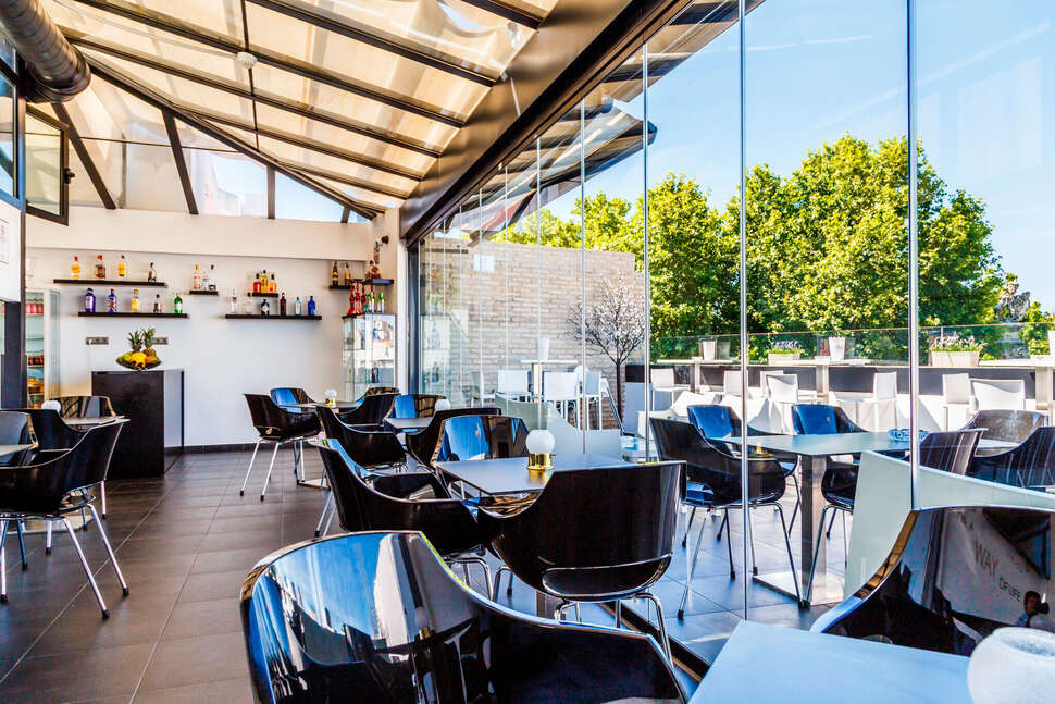 Ein Foto von der Terrasse im Patio de la Alameda
