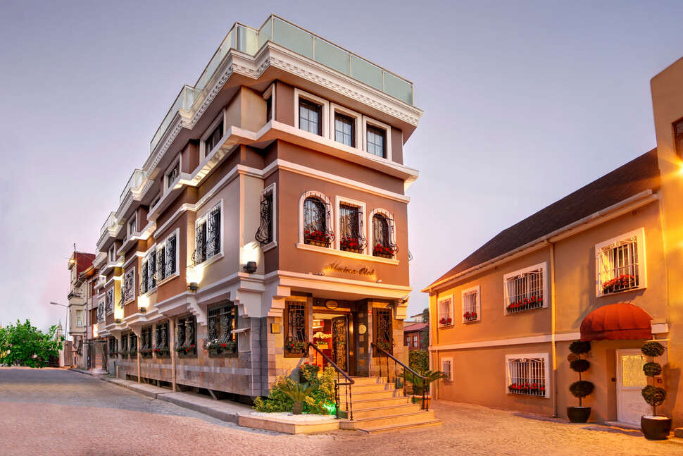 Ein Foto Almina Hotel