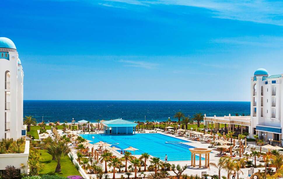 Ein Foto vom Pool im Barcelo Concorde Green Park Palace