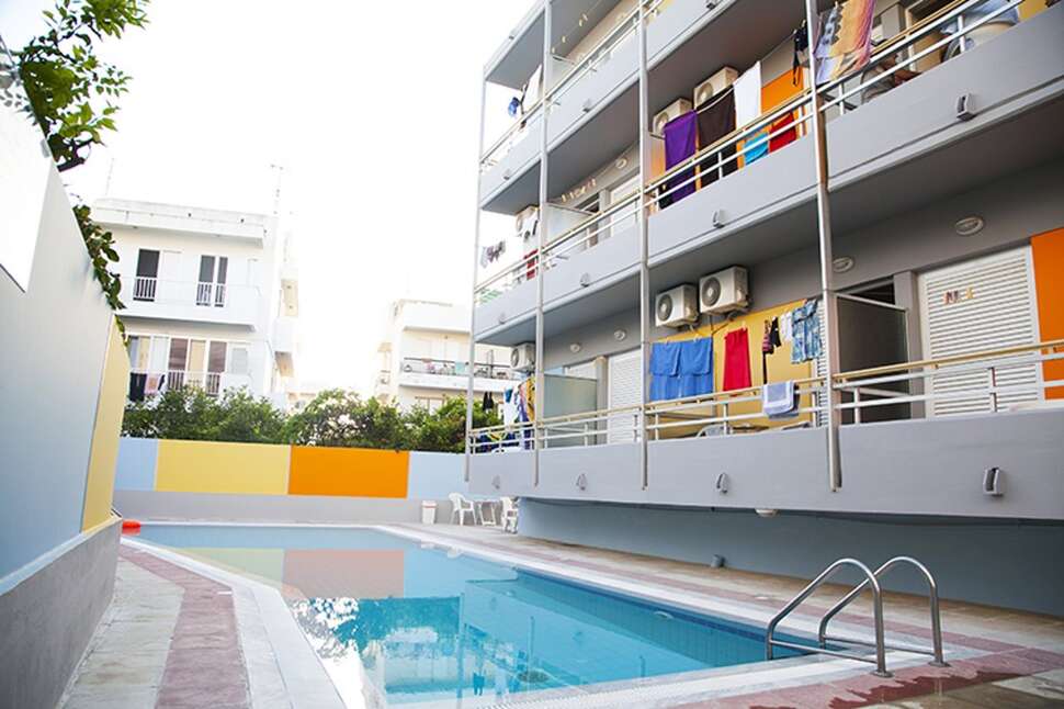 Een foto van een overzicht van Theonia Hotel