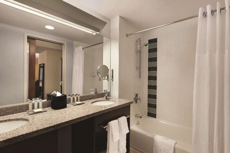 Ein Foto DoubleTree by Hilton New York Midtown Fifth Ave