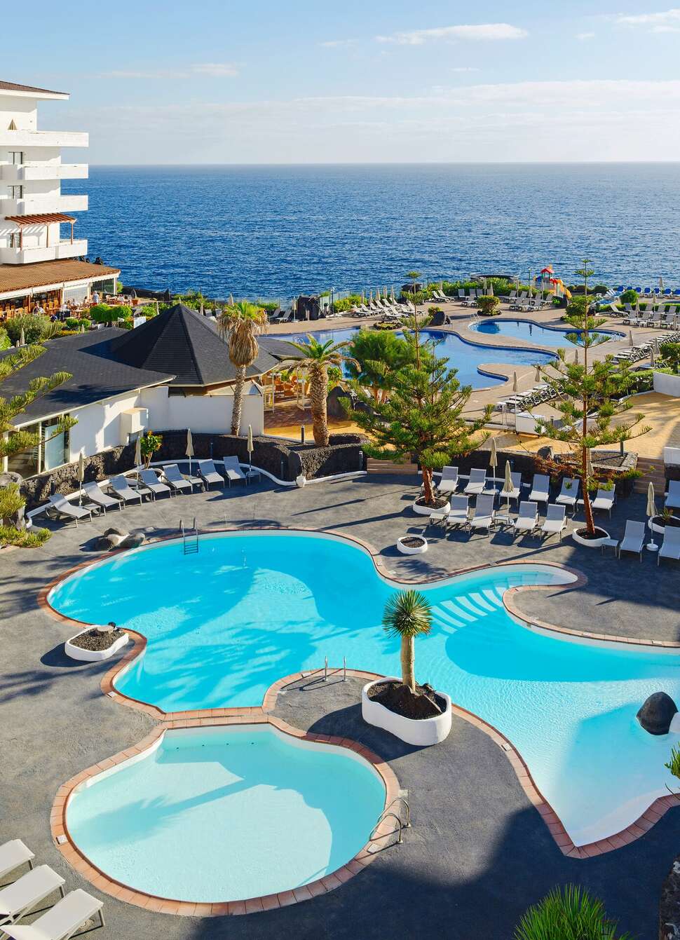 Een foto van het zwembad bij H10 Taburiente Playa