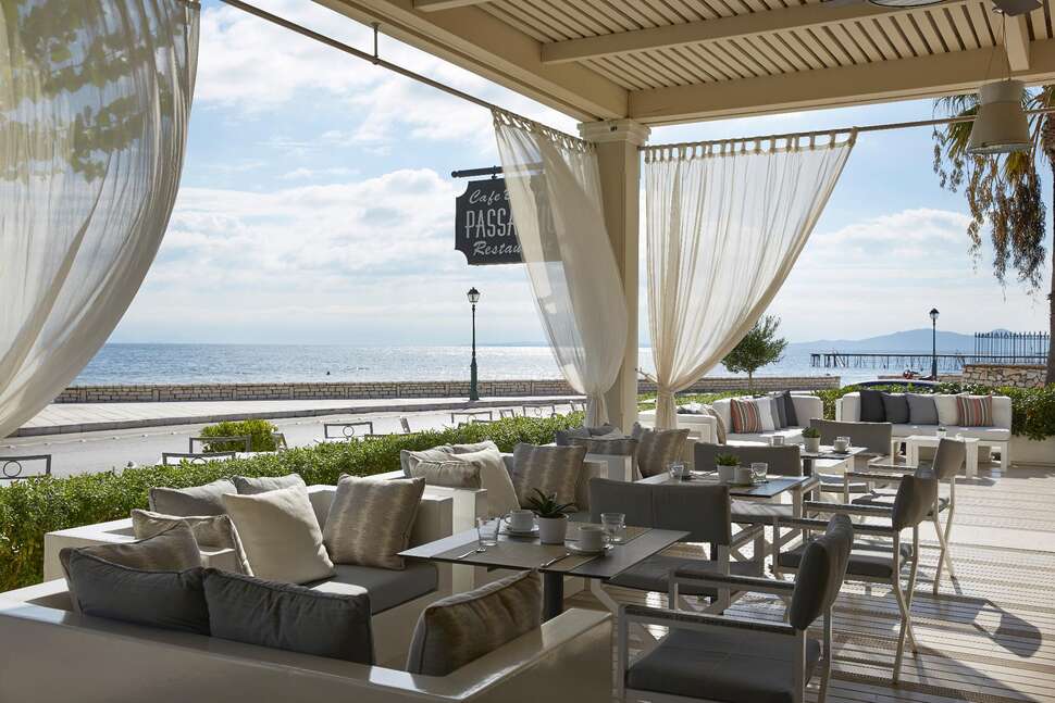Een foto van het terras bij Mon Repos Palace Hotel