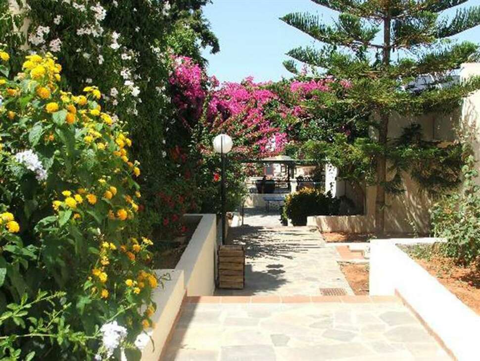 Een foto van het terras bij Anastasia Hotel