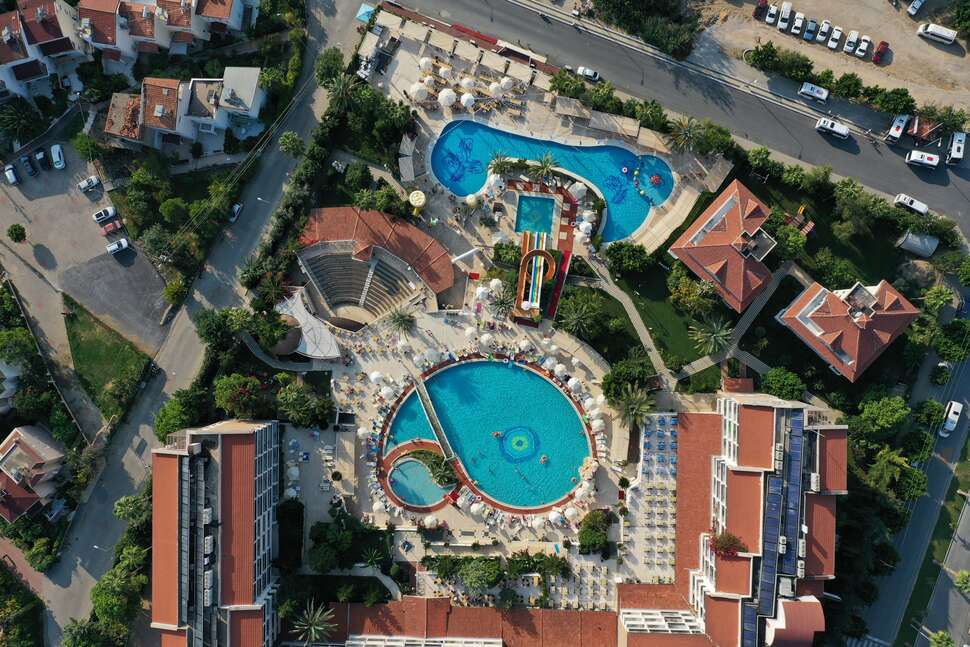 Een foto van het zwembad bij Seaden Corolla Hotel