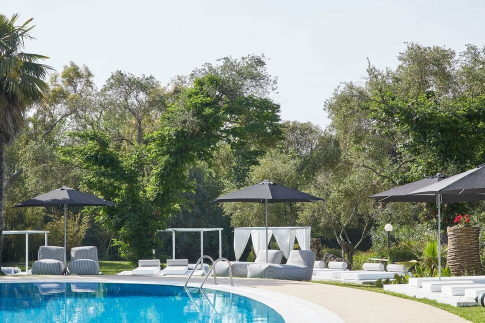 Een foto van het zwembad bij Mr & Mrs White Corfu
