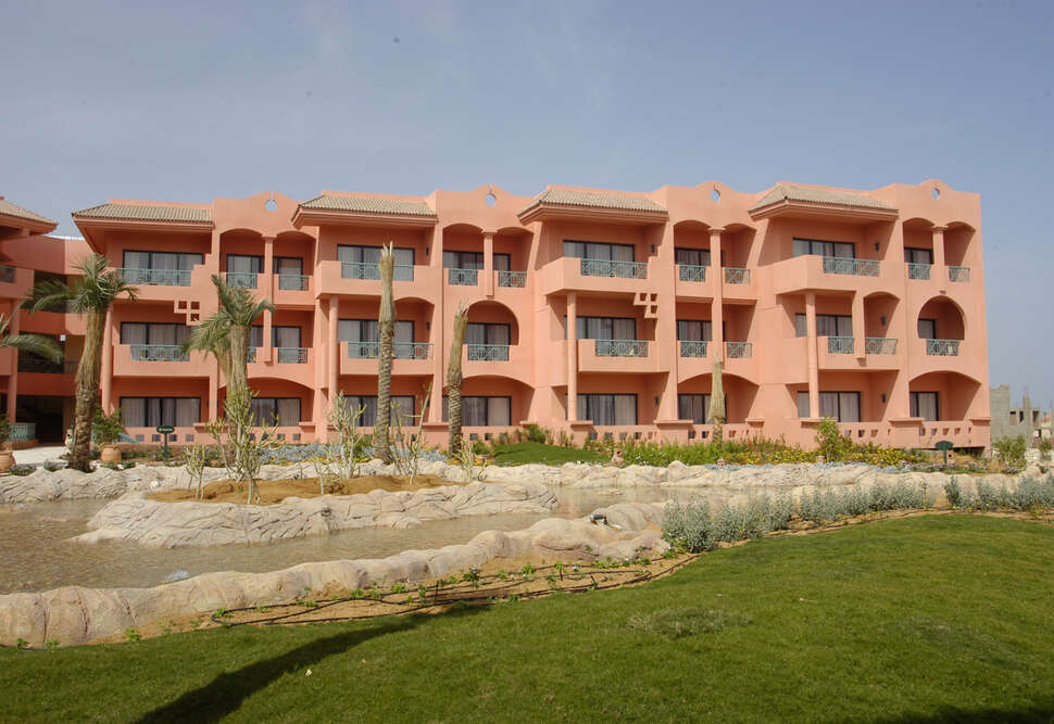Een foto van de buitenkant van Parrotel Aquapark Resort