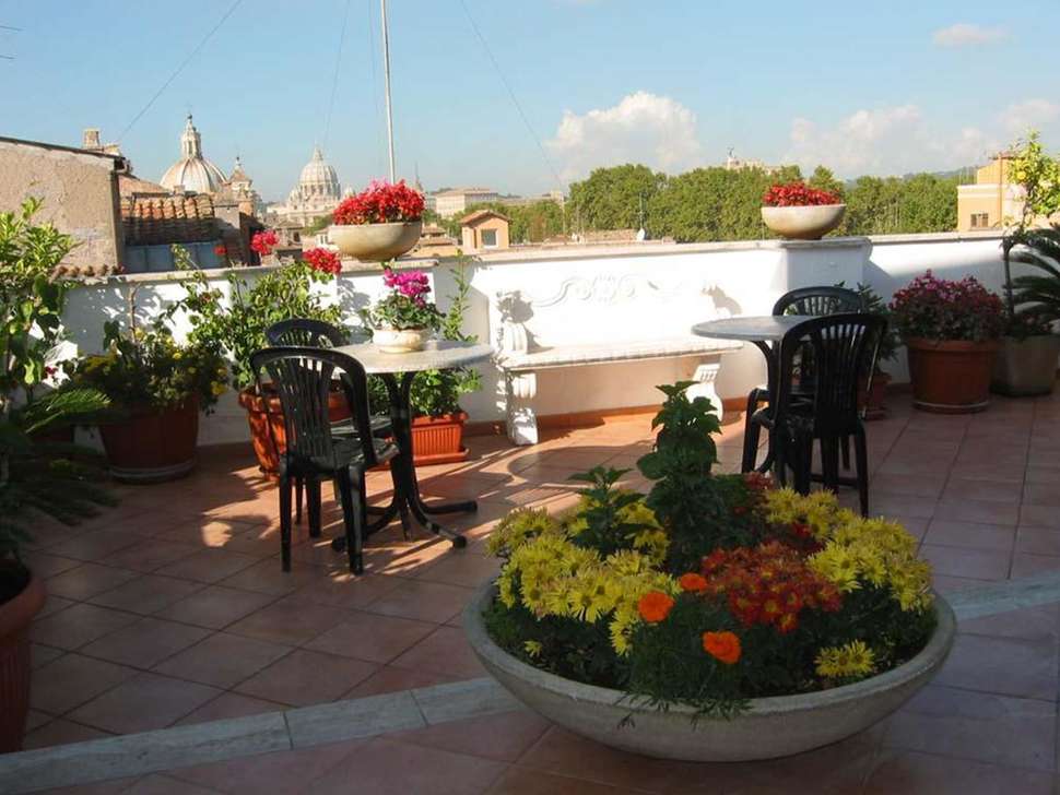 Een foto van het terras bij Hotel Genio