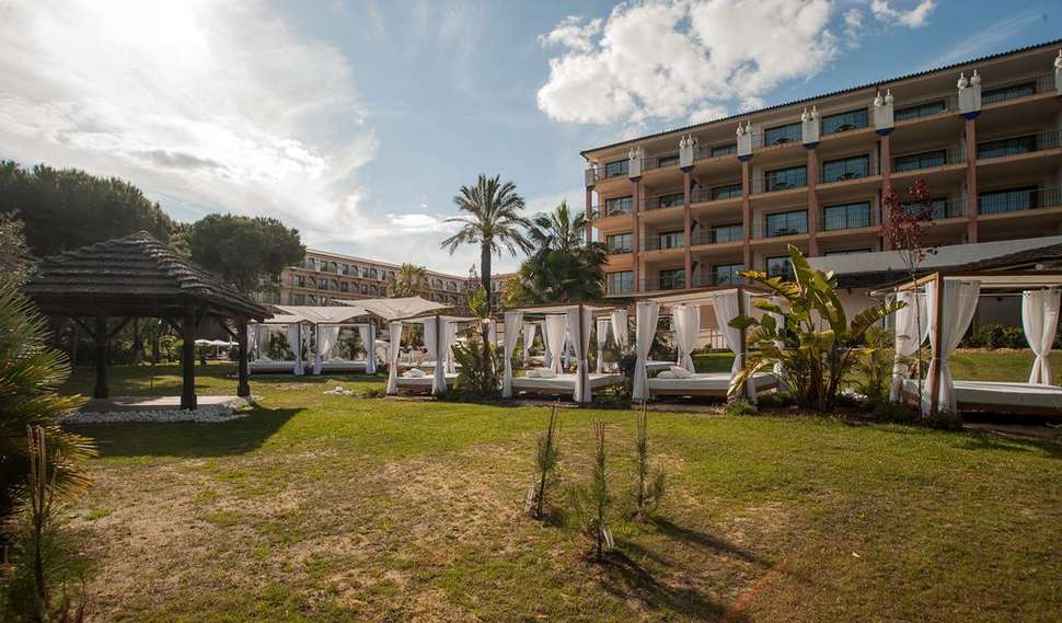 Een foto van het terras bij TUI Blue Isla Cristina Palace