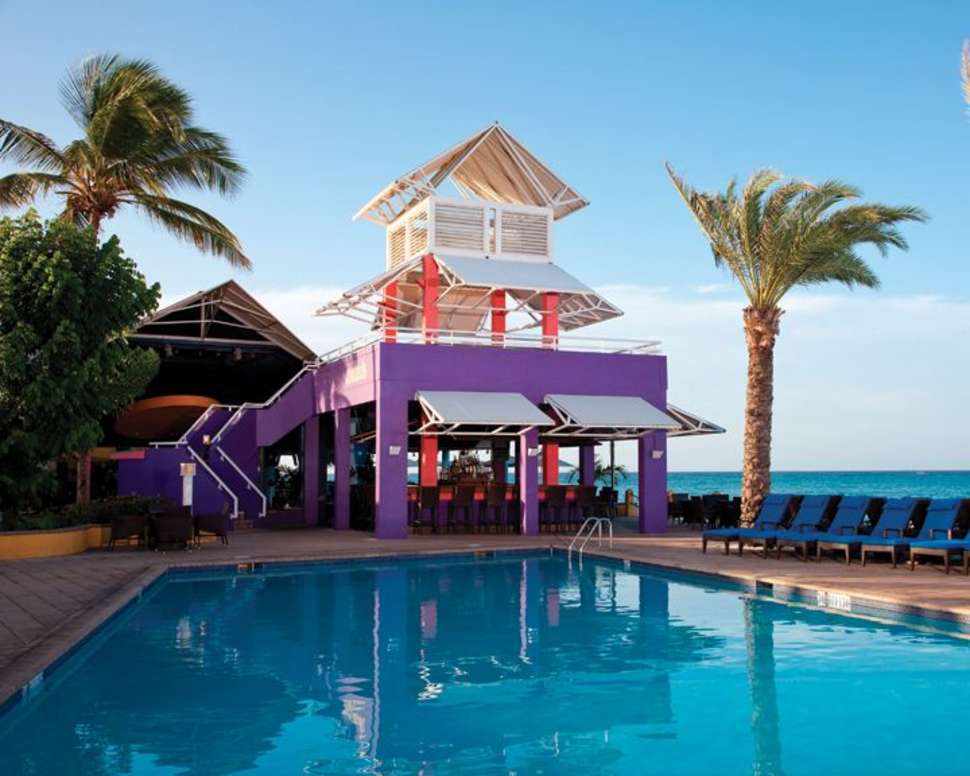 Een foto van het zwembad bij Divi Village Golf & Beach Resort