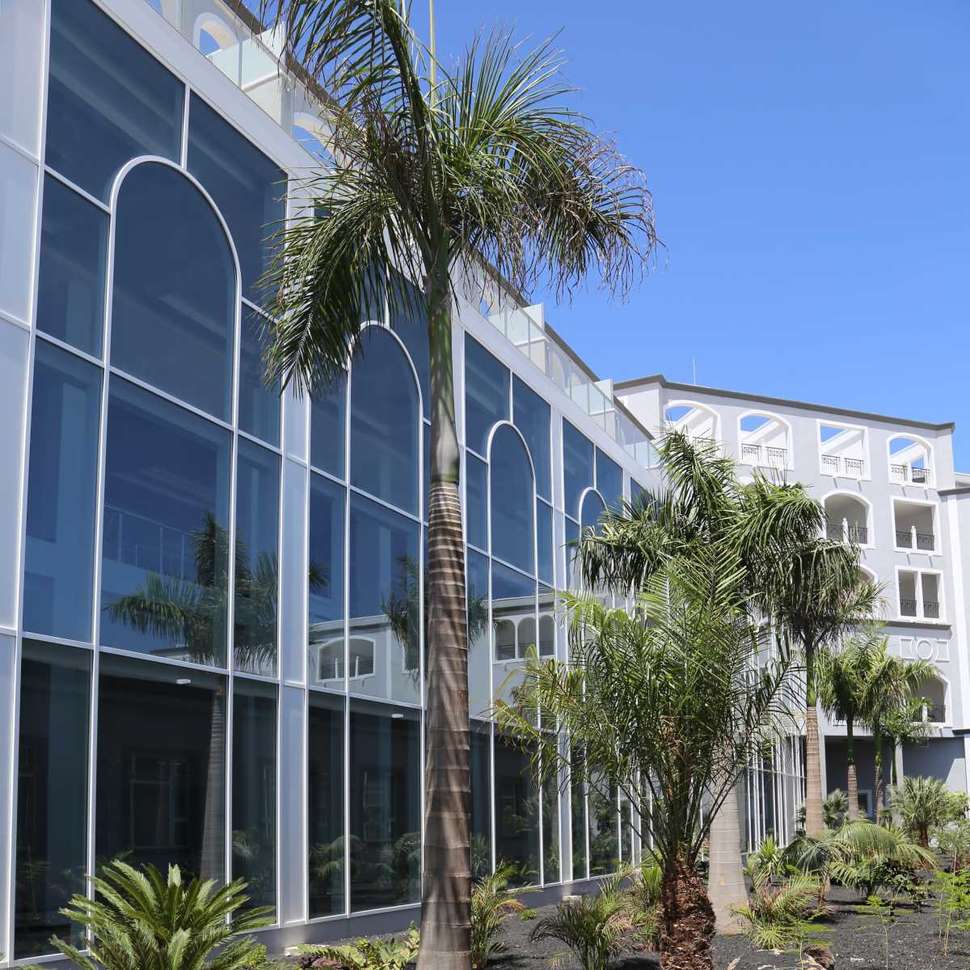 Een foto van de buitenkant van Royal Palm Resort & Spa