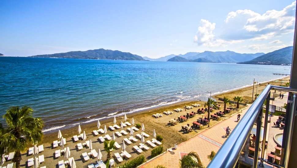 Een foto van het strand bij Hotel Yunus