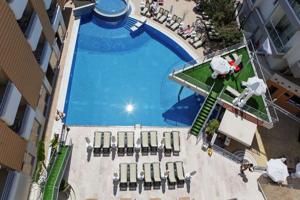 Een foto van het zwembad bij Alaiye Kleopatra Hotel