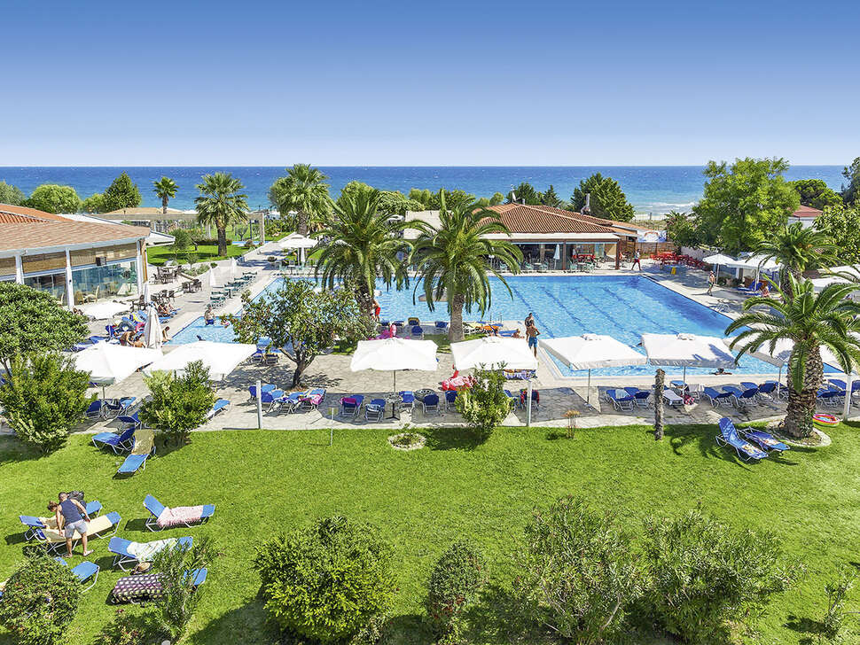Een foto van de buitenkant van Hotel Poseidon Palace