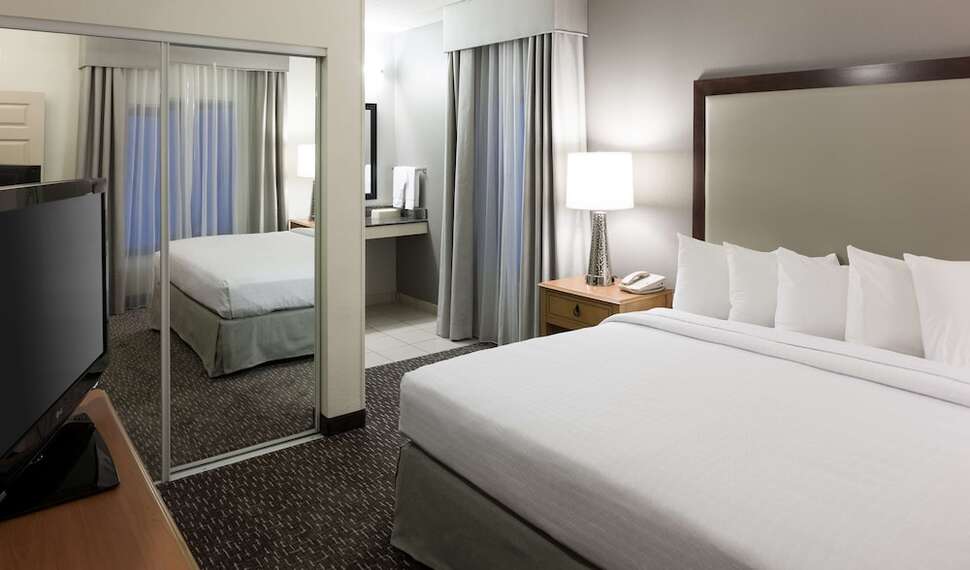 Ein Foto Homewood Suites Miami Airport Blue Lagoon