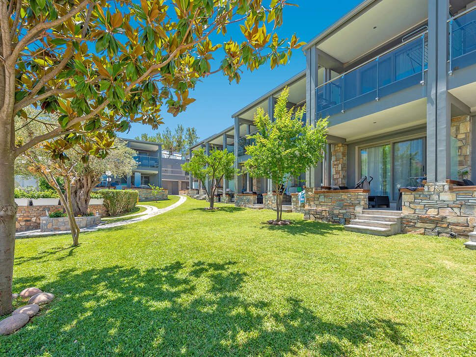 Een foto van het terras bij Dionysos Hotel & Studios