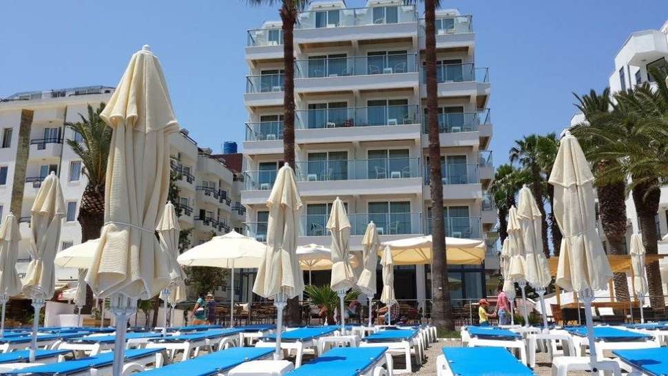Een foto van de buitenkant van Begonville Beach Hotel
