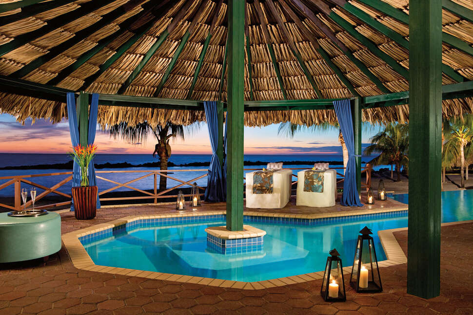 Een foto van het zwembad bij Sunscape Curacao Resort Spa & Casino
