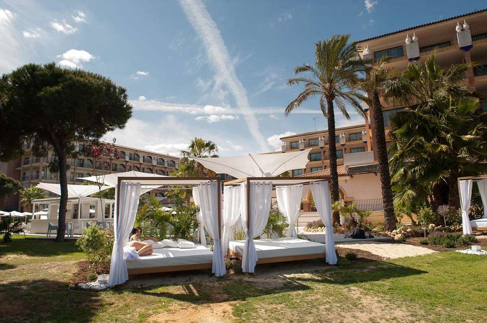 Een foto van het terras bij TUI Blue Isla Cristina Palace
