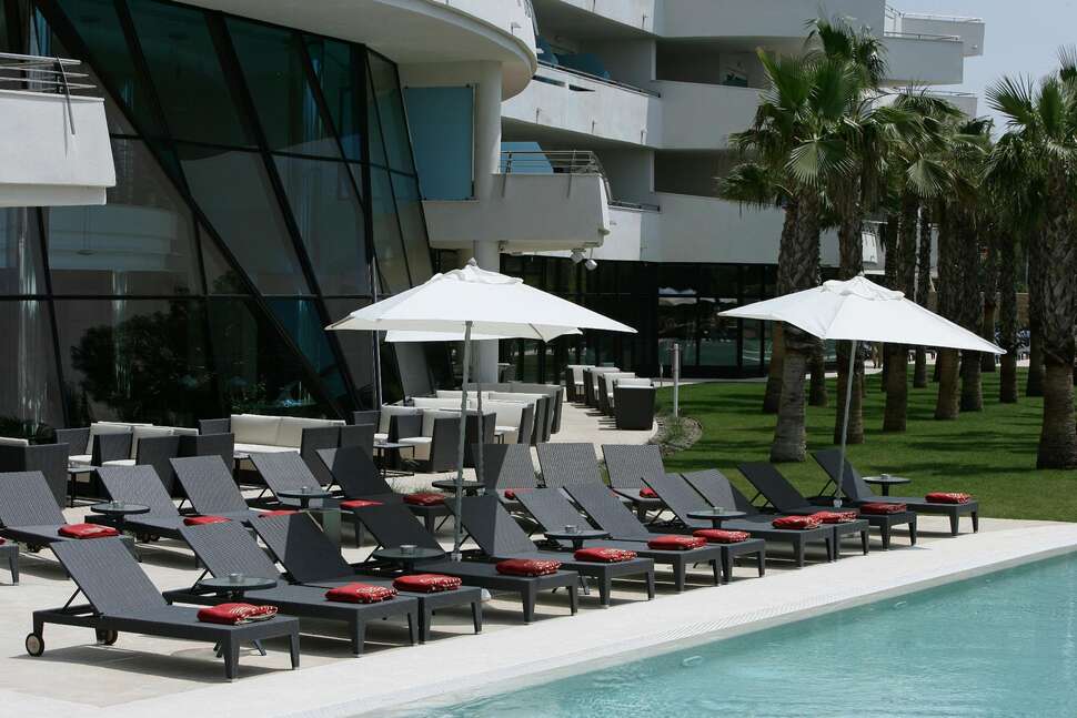 Een foto van het zwembad bij Senator Banus Spa Hotel