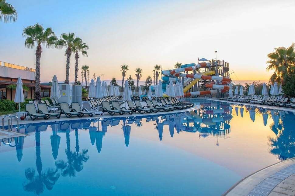 Een foto van het zwembad bij Port River Hotel & Spa