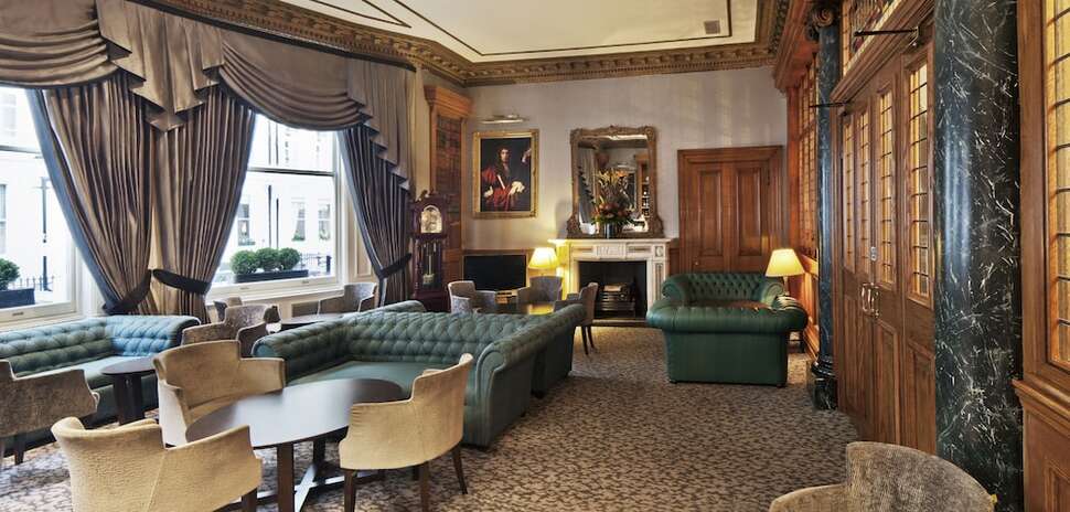 Een foto van het interieur van Gem Strathmore Hotel