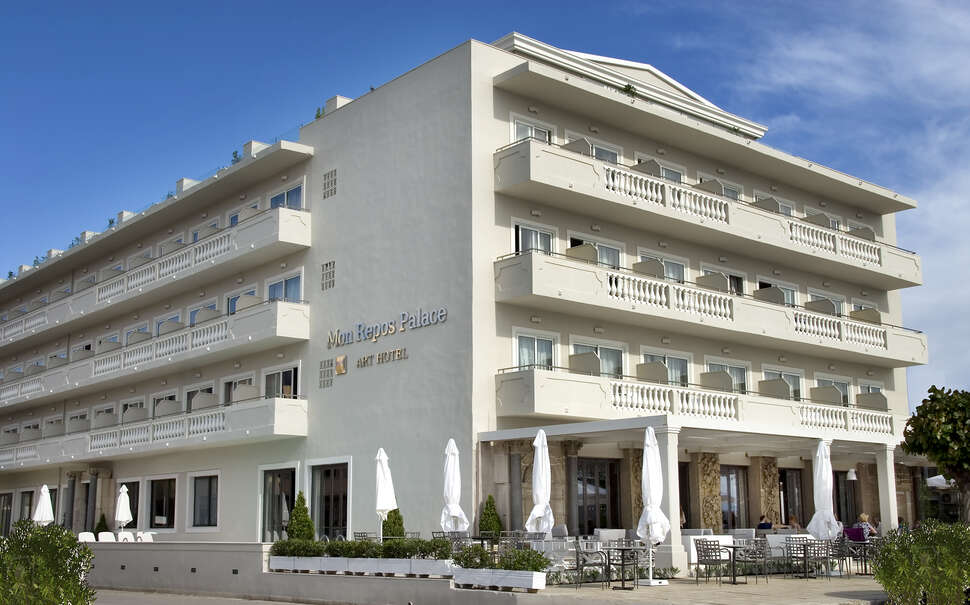 Een foto van de buitenkant van Mon Repos Palace Hotel