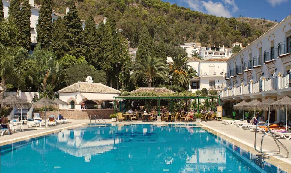 Ein Foto vom Pool im TRH Mijas Hotel