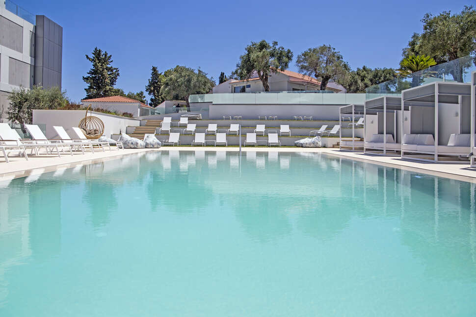 Een foto van het zwembad bij Ray Hotel Corfu