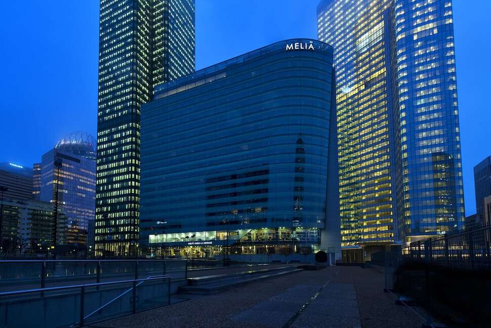 Ein Foto von der Außenansicht des Melia Paris La Defense