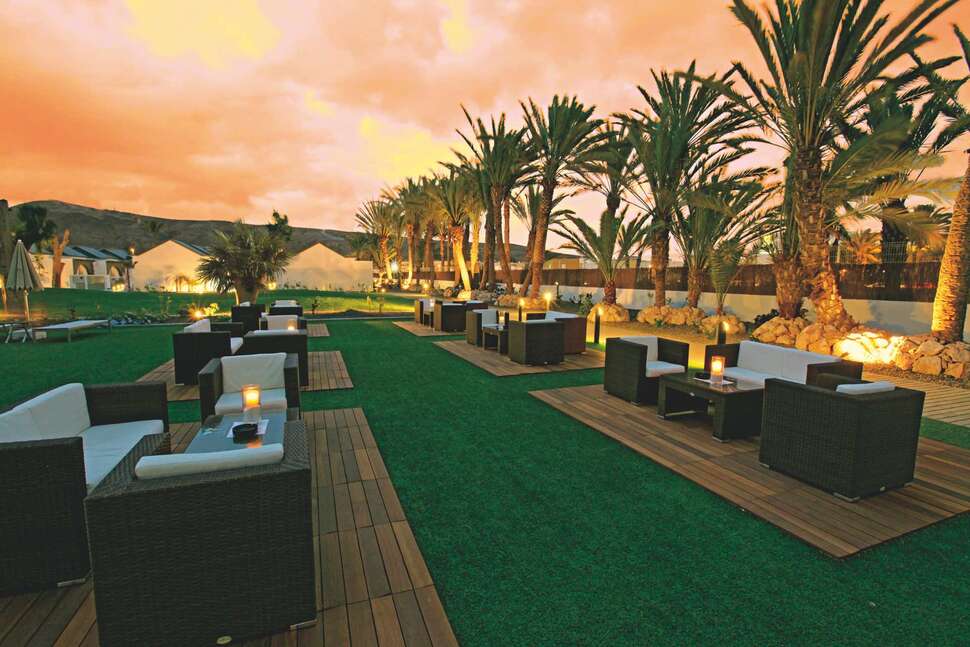 Een foto van het terras bij R2 Romantic Fantasia Dreams & Suites Hotel