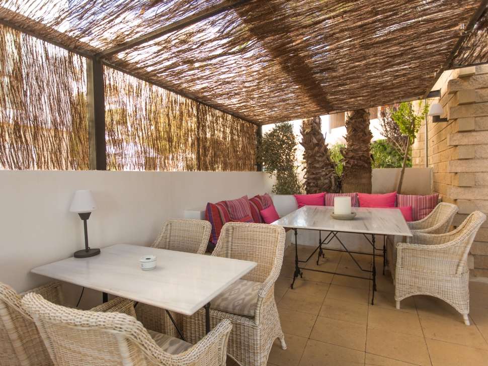 Een foto van het terras bij Hotel Tres Torres