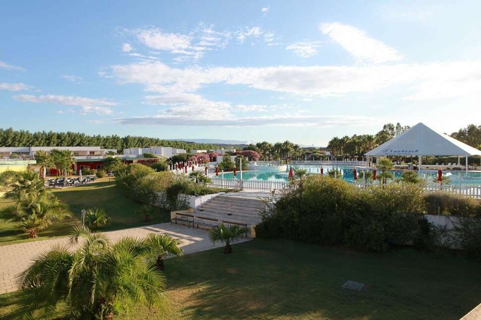 Een foto van het zwembad bij Club Esse Sunbeach
