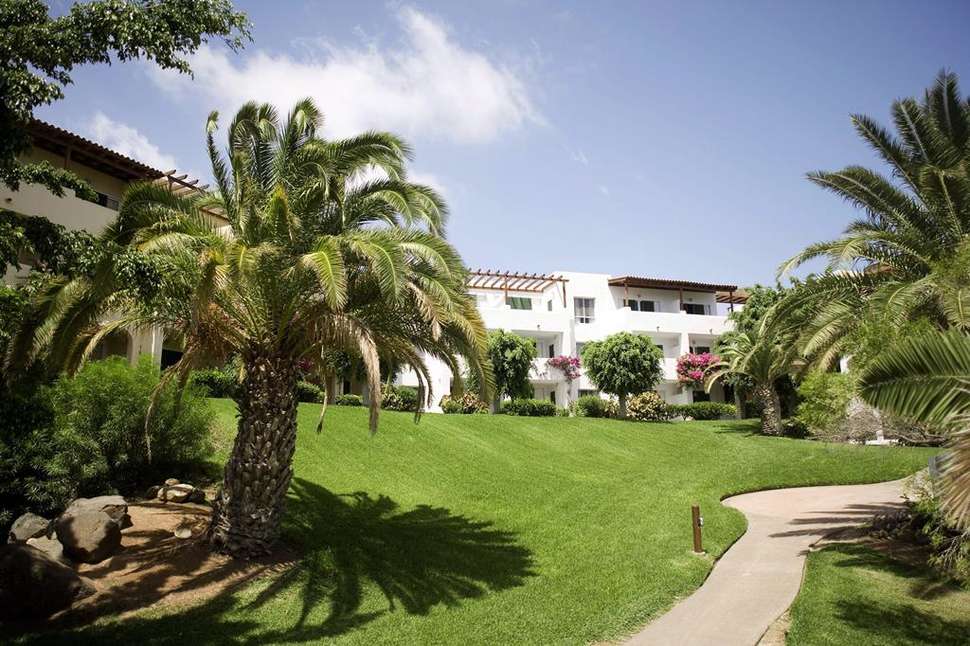 Een foto van het terras bij Robinson Club Esquinzo Playa