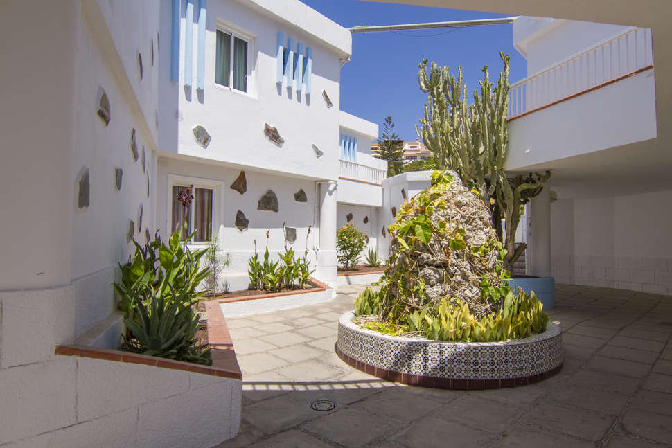Een foto van de buitenkant van Checkin Bungalows Atlantida