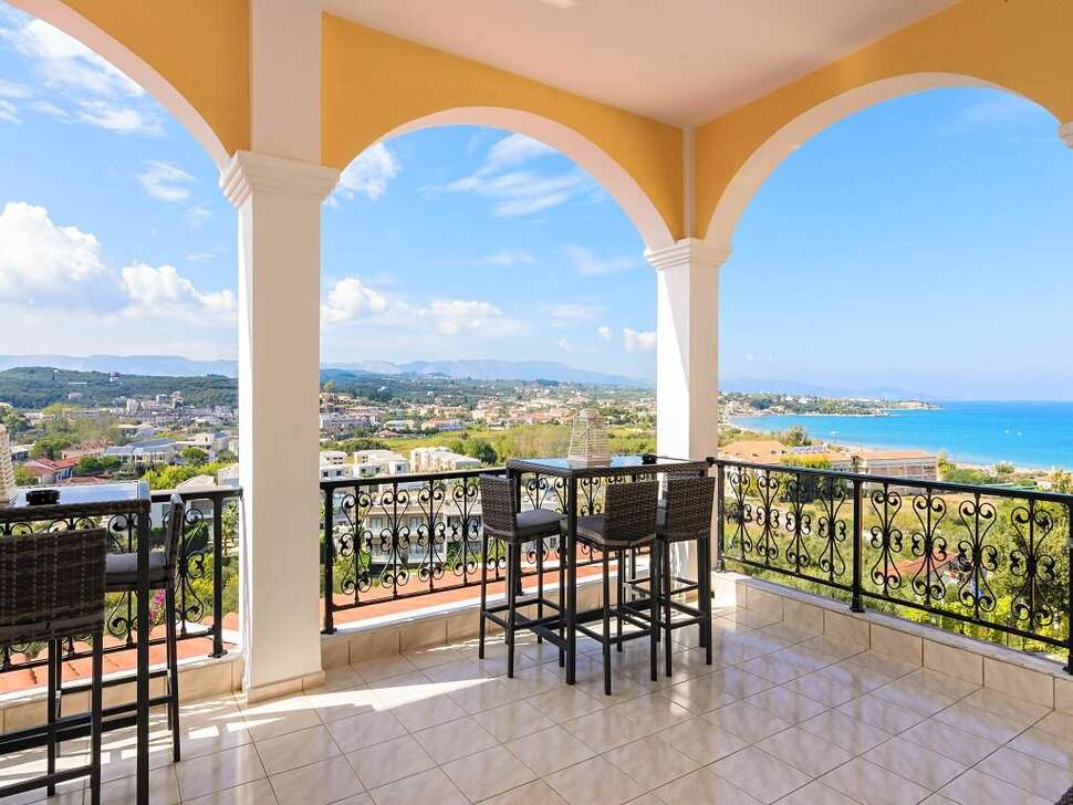 Een foto van het terras bij Zante Palace