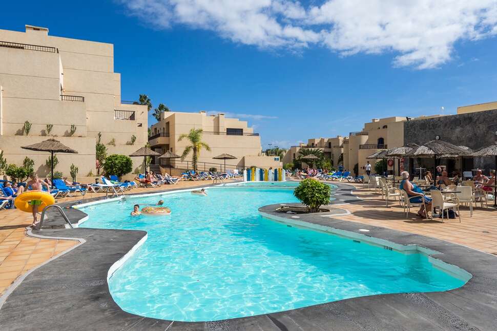 Een foto van het zwembad bij Blue Sea Costa Teguise Gardens