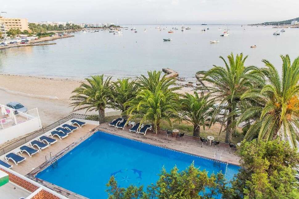Ein Foto vom Pool im Hotel Tagomago