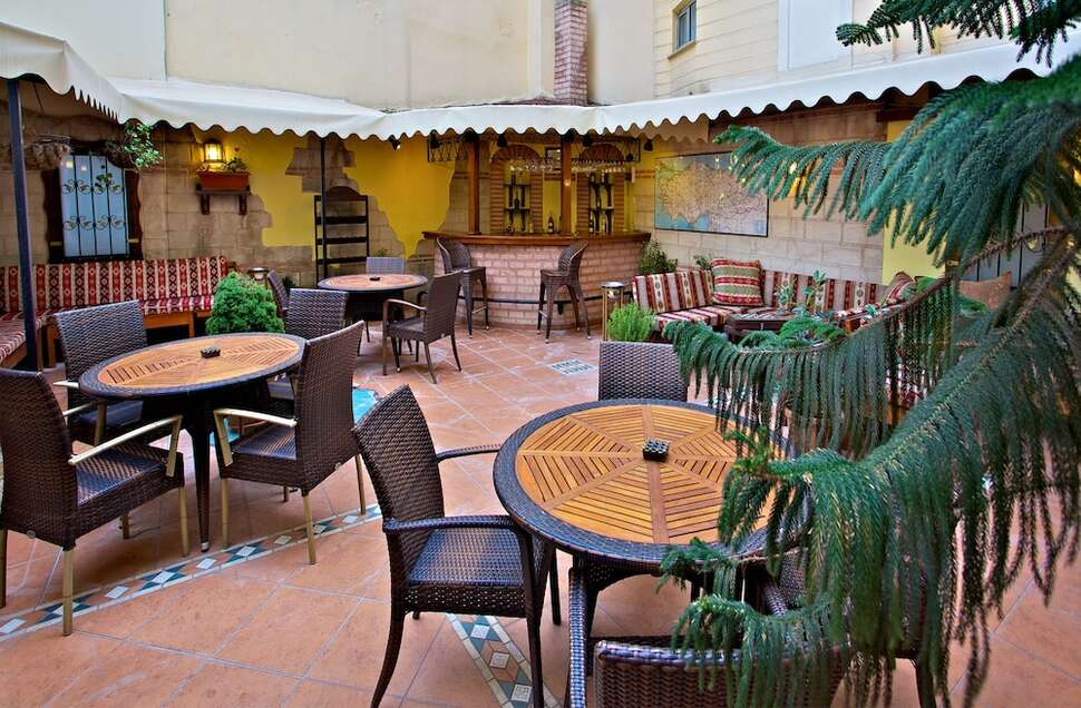 Ein Foto von der Terrasse im Amber Hotel Istanbul