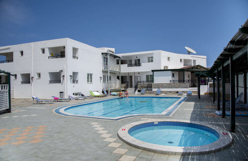 Een foto van het zwembad bij Horizon Beach Hotel