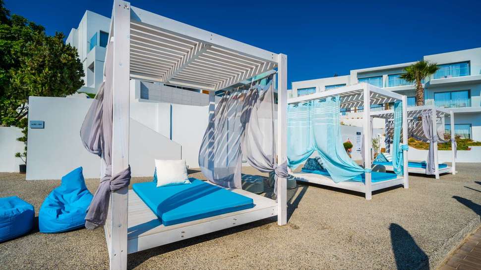 Een foto van het terras bij Harmony Crest Resort & Spa