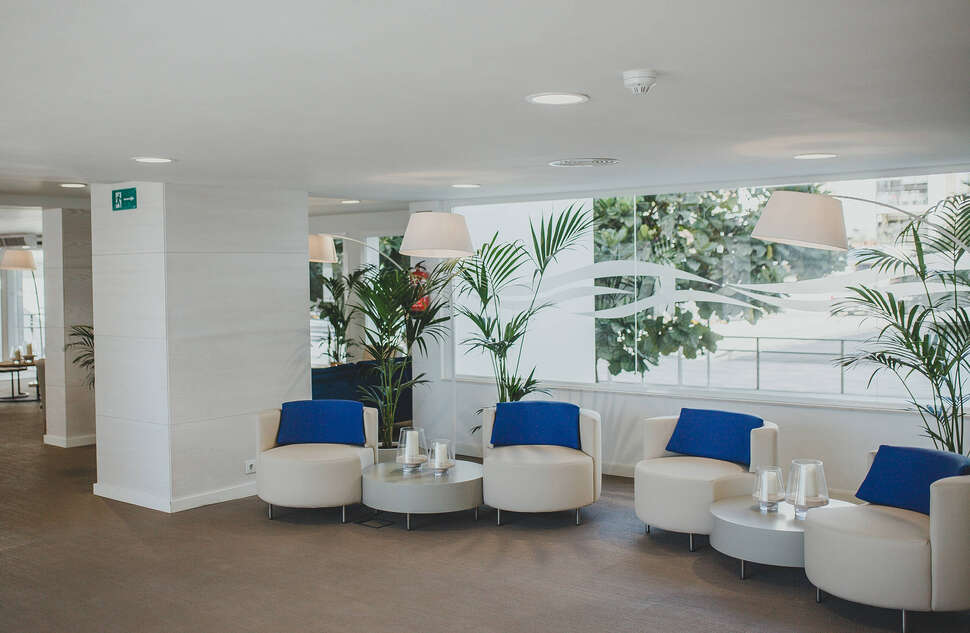 Een foto van het interieur van Hotel Alay