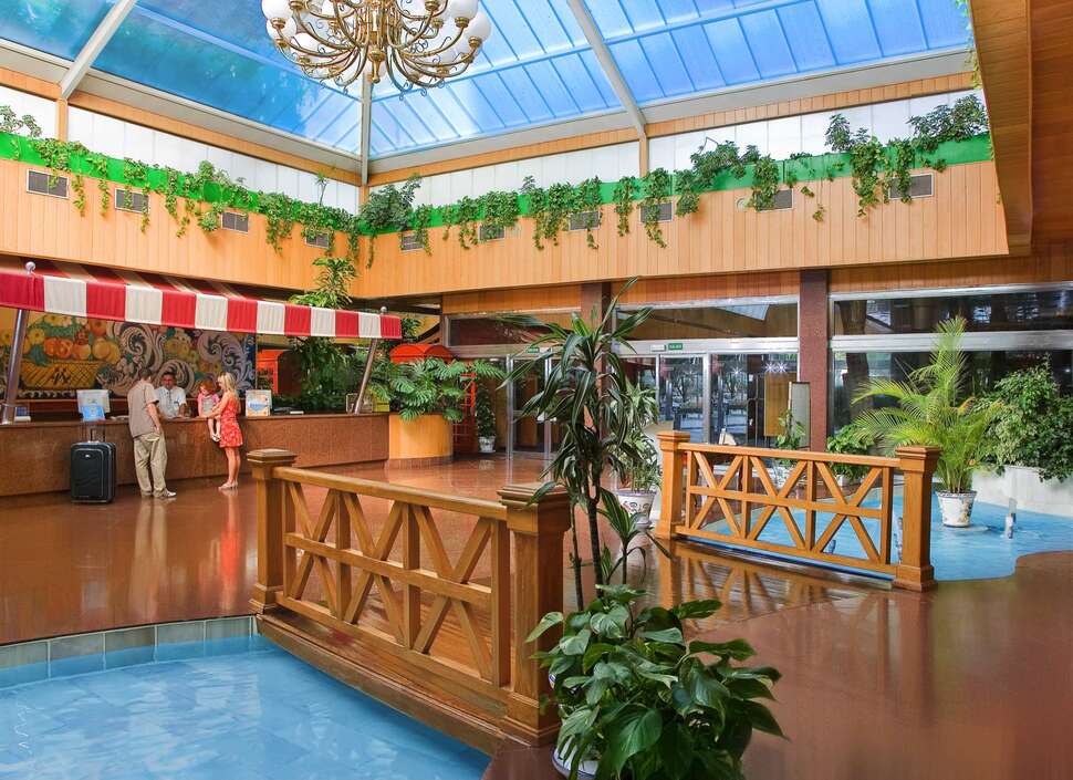 Een foto van het interieur van Playadulce Hotel